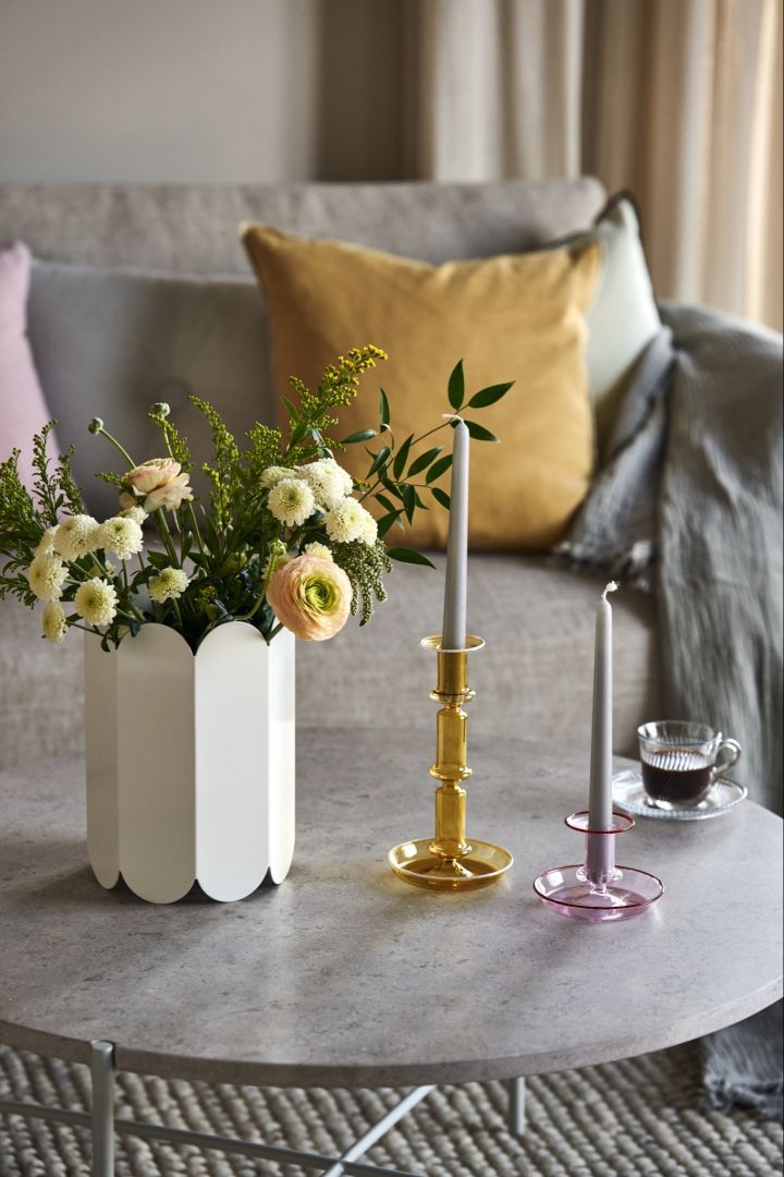 The Arcs vase and the flare candle holders from HAY on a marble coffee table. 