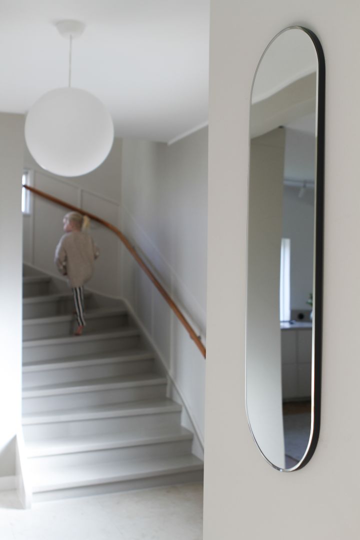 How to decorate a small hallway - inspiration from @moeofsweden where an oblong oval mirror from Montana creates space in your hallway.