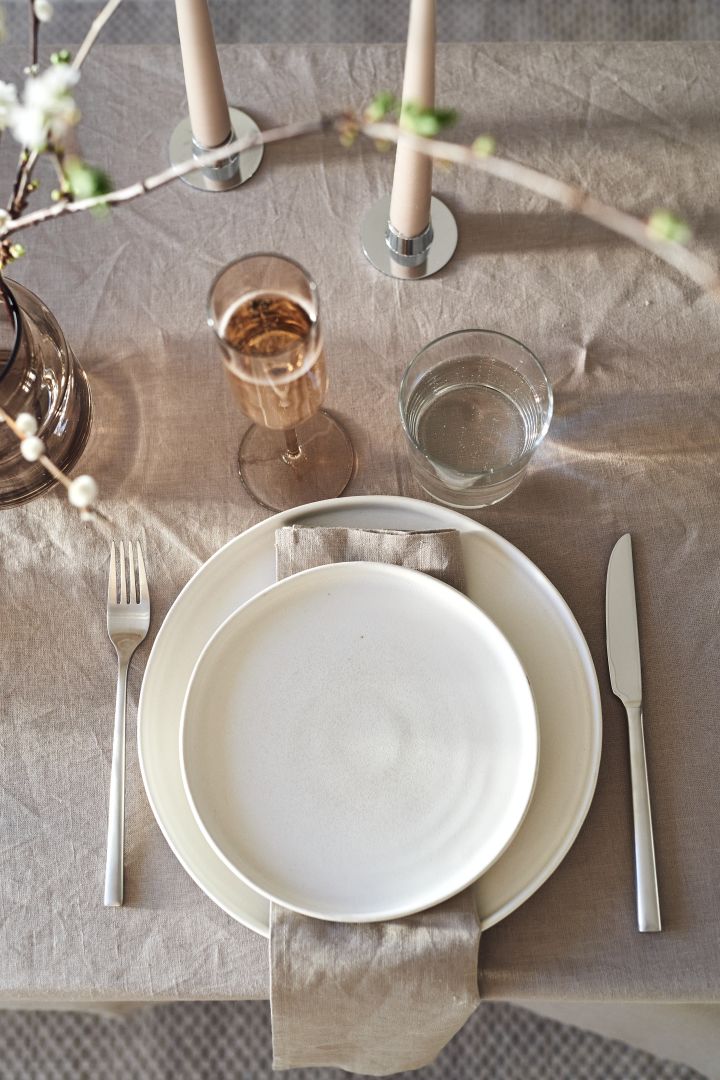 The Scandi Living Sandsbro collection is the perfect simple dinner service to this elegant beige table setting. 