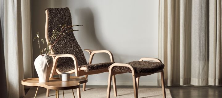 Here you see the iconic Lamino chair and footrest from Swedese, both designed and hand made in Sweden. 