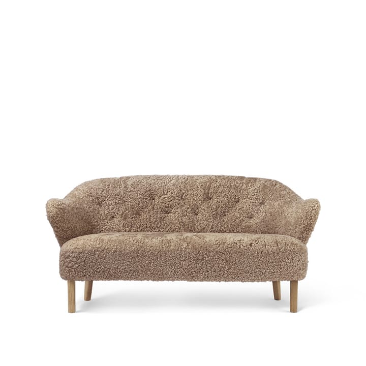 Ingeborg 2.5-seat sofa - Sheepskin sahara. leg oak nature - Audo Copenhagen