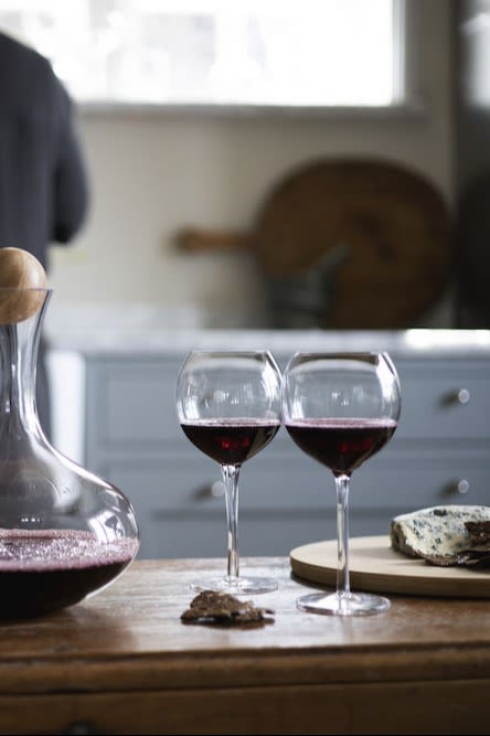 How to choose the right wine glass - here you see the Saga wine glasses from Saga Form. 
