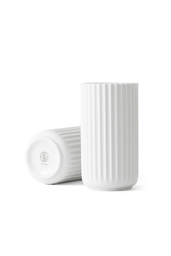 Lyngby vase in white - a classic and elegant wedding gift idea.