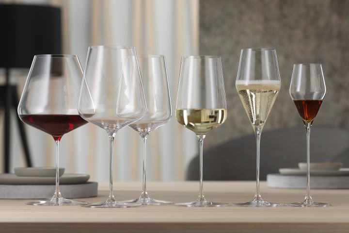 Discover how to choose the right wine glass. Here you see Spiegelau's wine glass collection. 