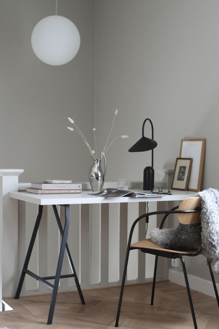 Here you see two Scandinavian design lamps in the home of influencer @moeofsweden. 