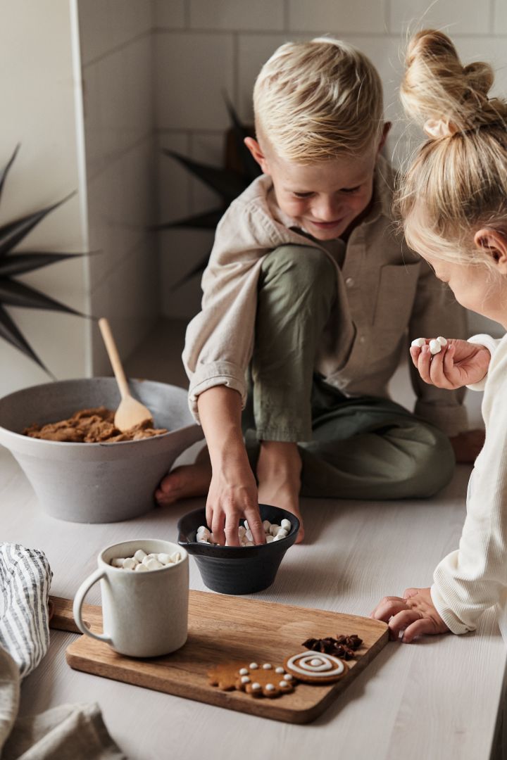 Scandinavian lifestyle things for you to try this winter - Making hot chocolate with the kids! 